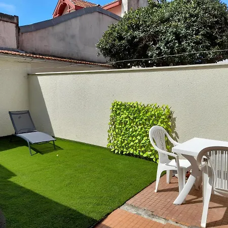 T2 A Pres Du Centre Et De La Avec Parking Et Terrasse - Fr-1-319-465 아파트