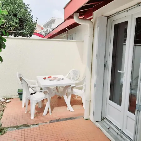 Apartment T2 A Pres Du Centre Et De La Avec Parking Et Terrasse - Fr-1-319-465 *