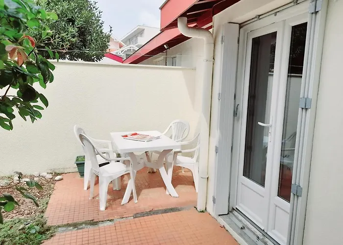 Apartment T2 A Pres Du Centre Et De La Avec Parking Et Terrasse - Fr-1-319-465 *