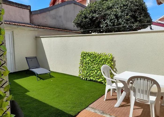 T2 A Pres Du Centre Et De La Avec Parking Et Terrasse - Fr-1-319-465 Apartment